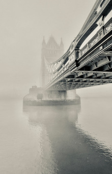 Wendy-Little-Fog-Tower-Bridge